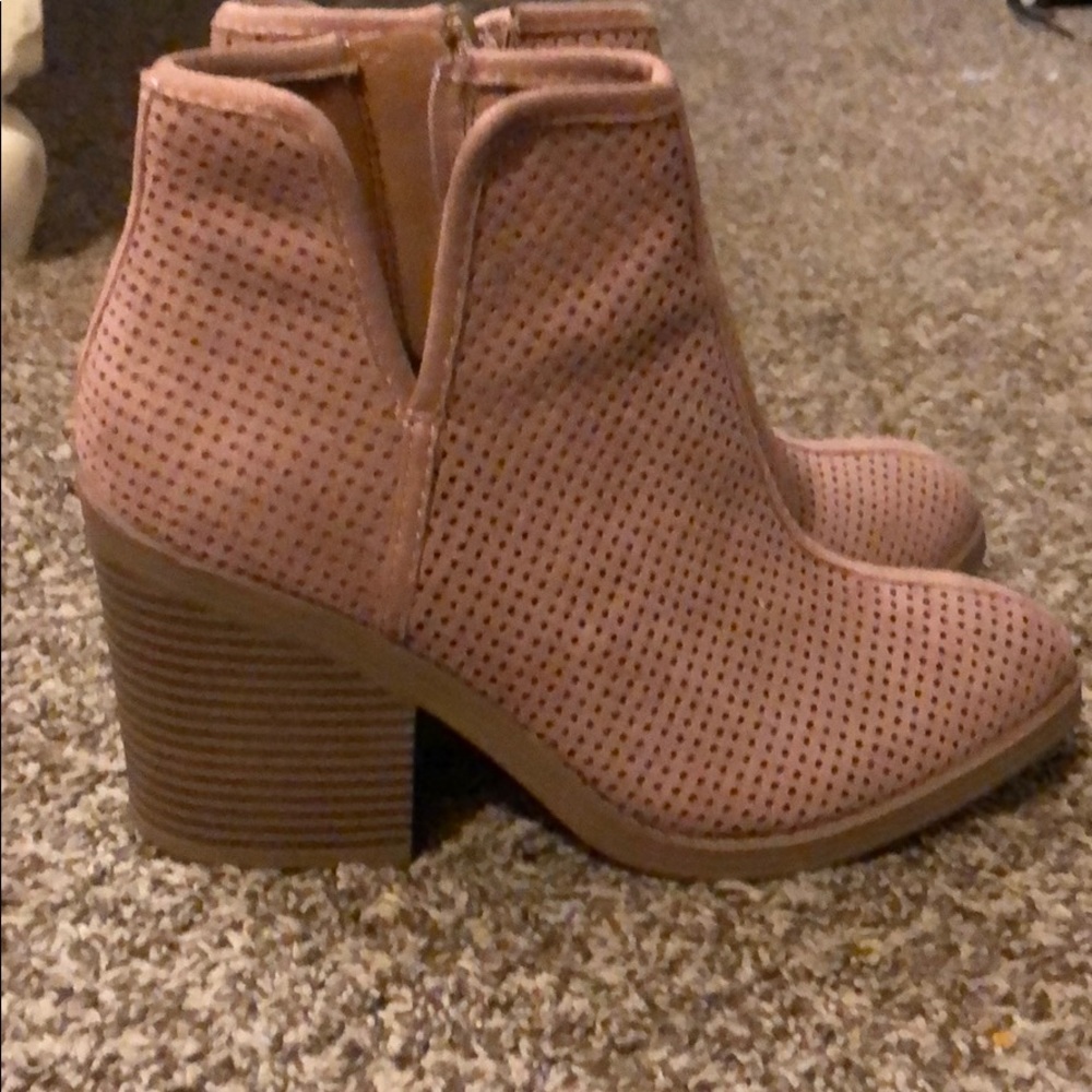 Cute Pink Booties!